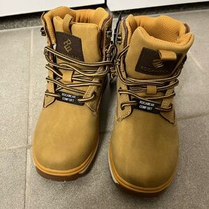 NEW! Rocawear Boys boots - Size 1